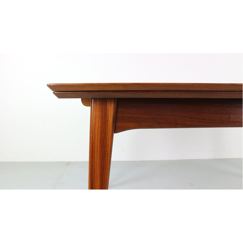 Vintage extendable dining table in teak by Louis Van Teeffelen for Webe