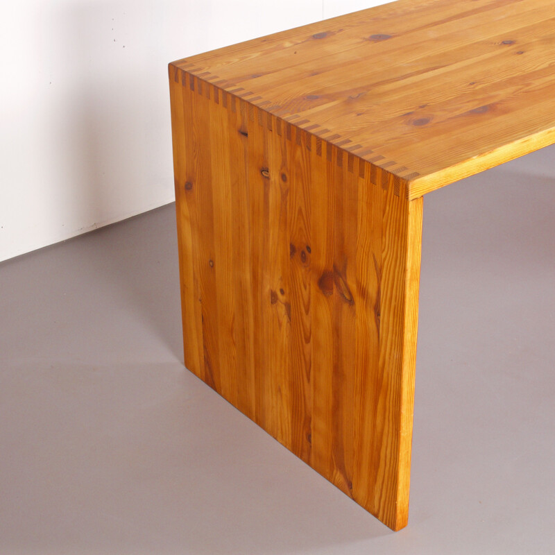 Vintage Dutch desk  by Ate van Apeldoorn for Houtwerk Hattem in solid pine