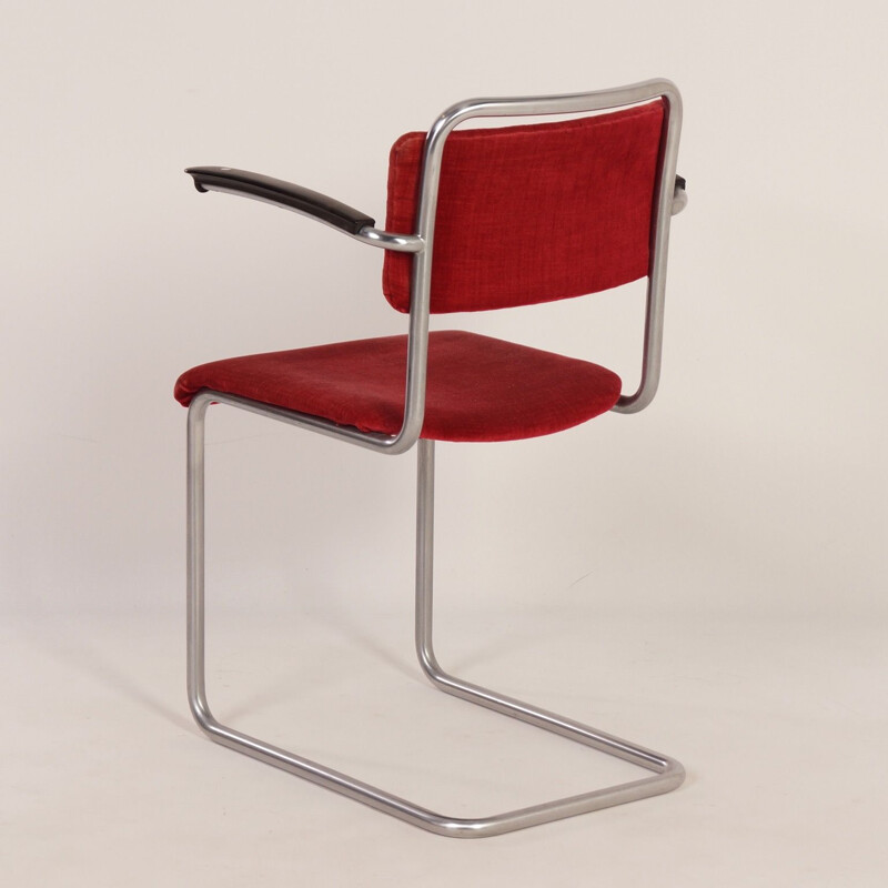 Chaise vintage rouge 201 avec accoudoirs en bakélite par Gispen