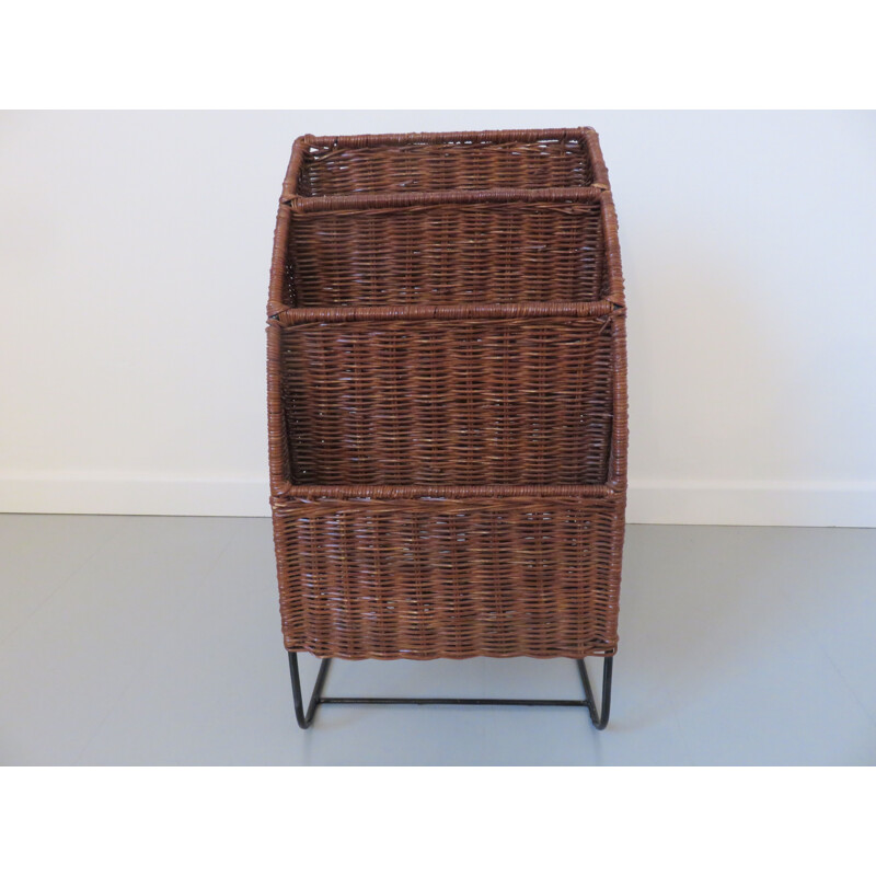 Vintage French magazine rack in rattan and black lacquered metal