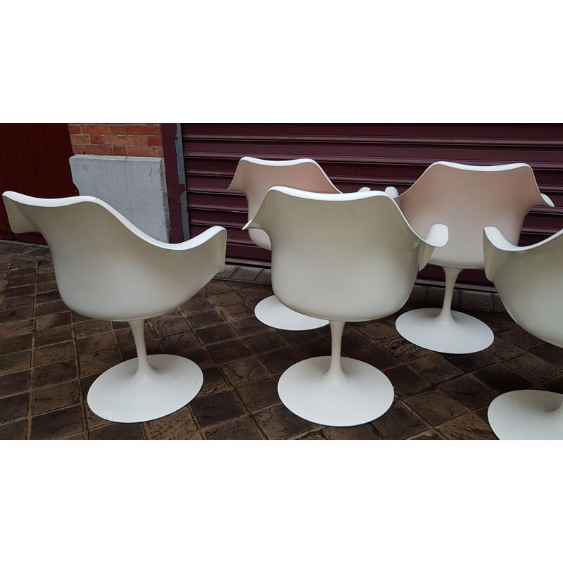 Set of 7 Knoll tulip chairs by Eero Saarinen