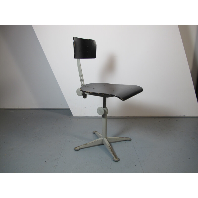 Silla de oficina industrial vintage en acero y contrachapado negro de Friso Kramer, 1960