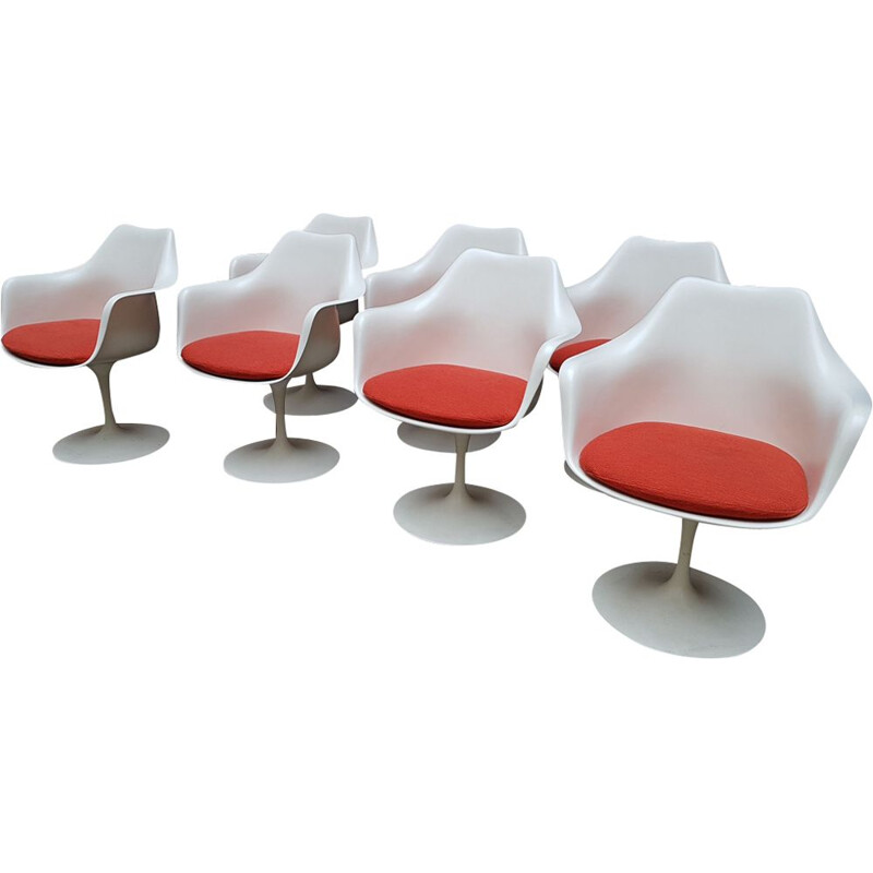 Set of 7 Knoll tulip chairs by Eero Saarinen