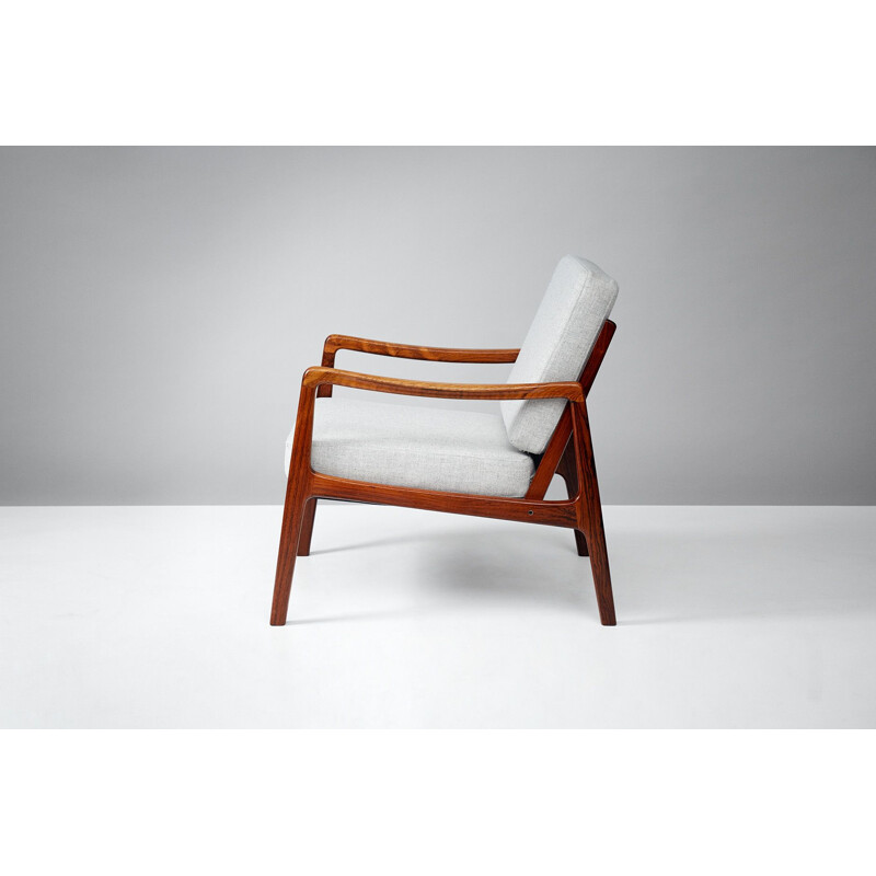 Set of 2 vintage lounge chairs "FD-119" in rosewood by Ole Wanscher