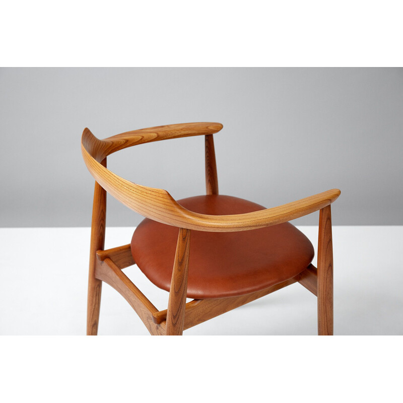 Vintage Scandinavian chair "ST-750" in elm wood by Arne Wahl Iversen