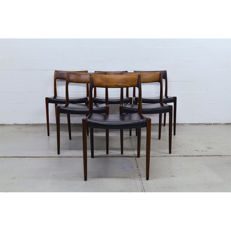 Set of 6 black chairs in rosewood by Niels Moller