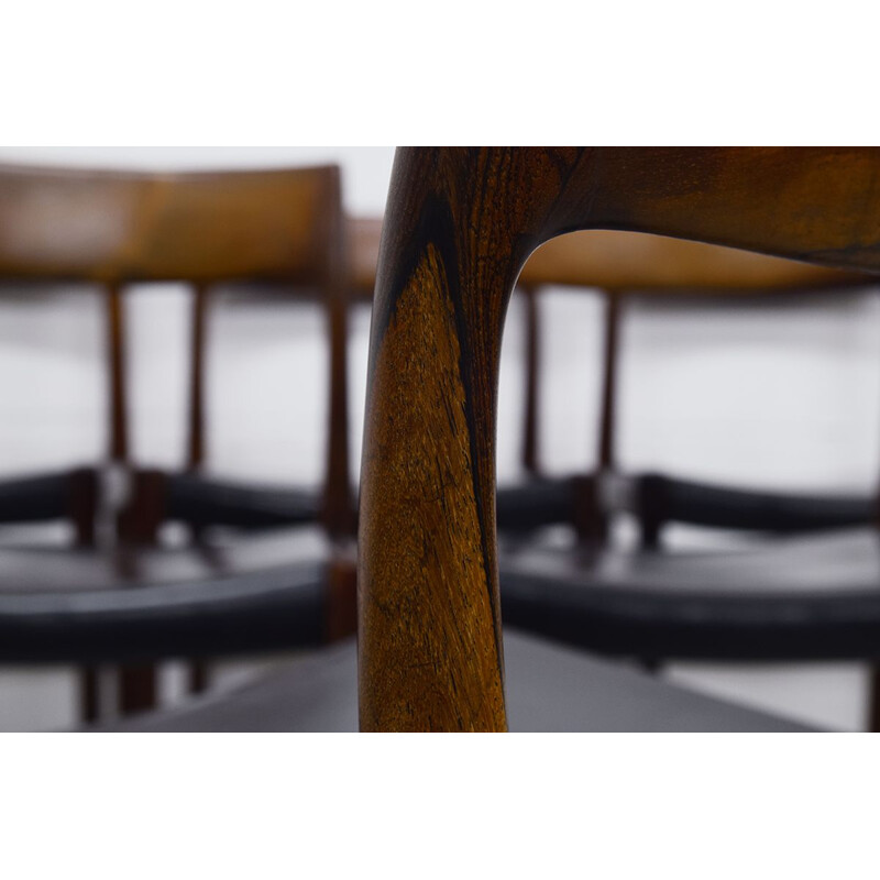 Set of 6 black chairs in rosewood by Niels Moller