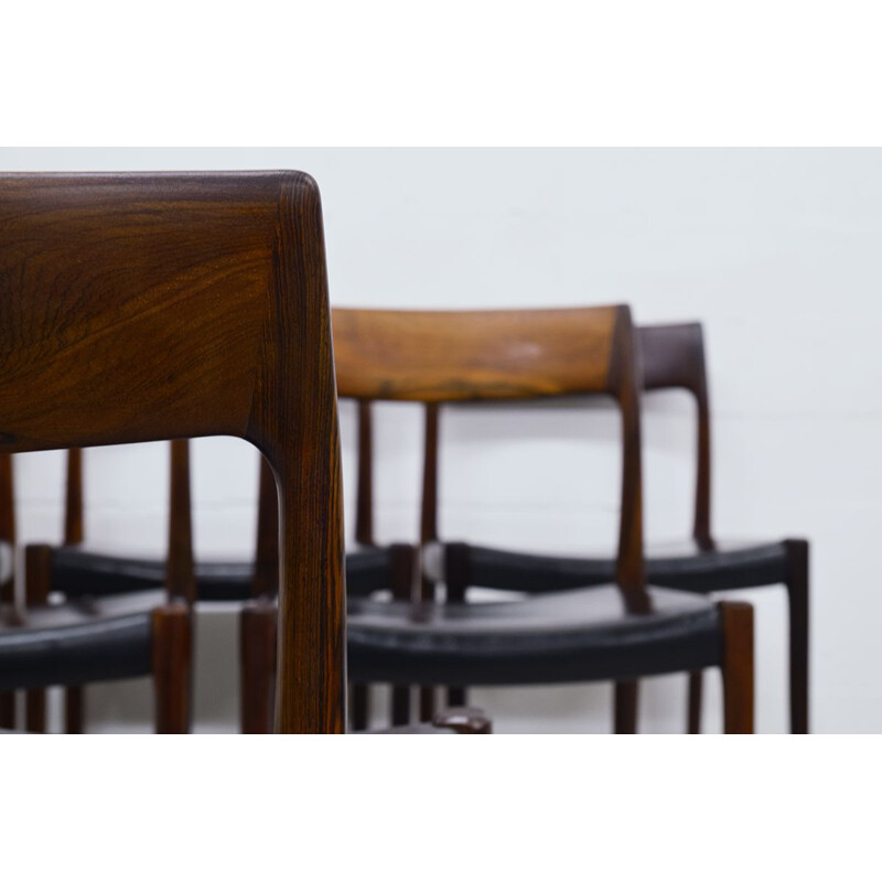 Set of 6 black chairs in rosewood by Niels Moller