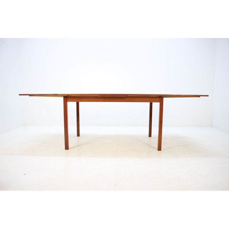 Vintage Danish extendable table in teak by Gudme Mobelfabrik