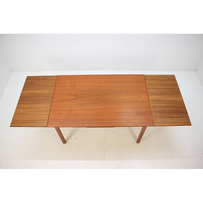 Vintage Danish extendable table in teak by Gudme Mobelfabrik