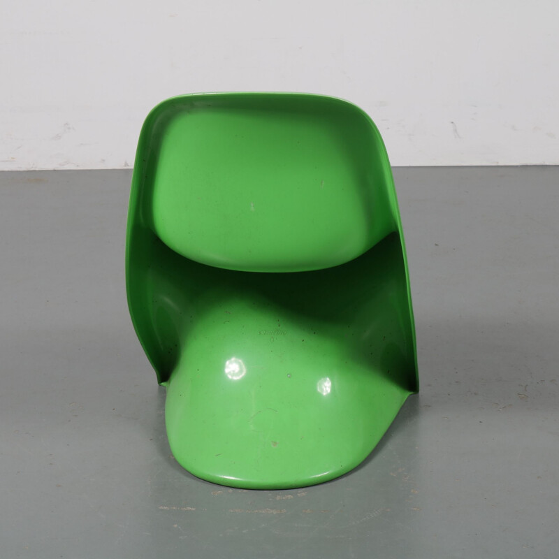 Chaise vintage enfant allemand en plastique vert par Alexander Begge