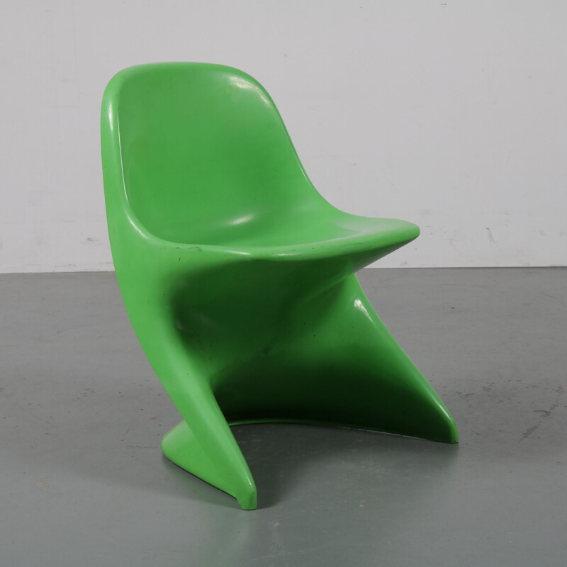 Chaise vintage enfant allemand en plastique vert par Alexander Begge