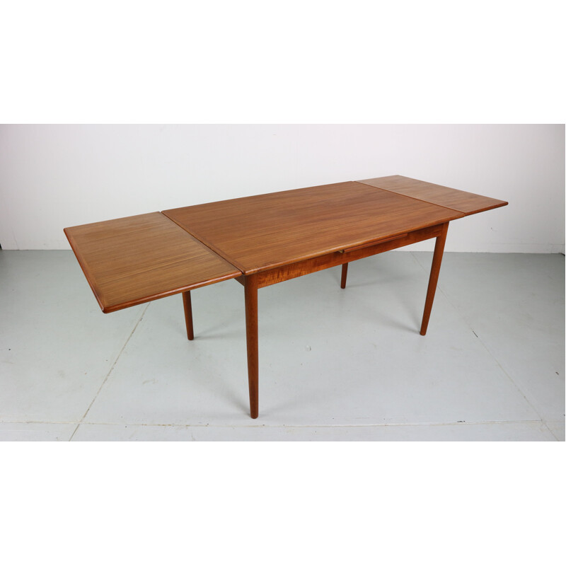 Vintage Danish extendable dining table in teak