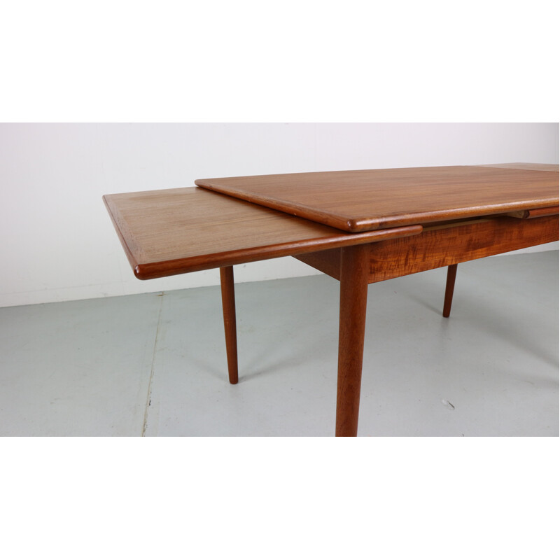 Vintage Danish extendable dining table in teak