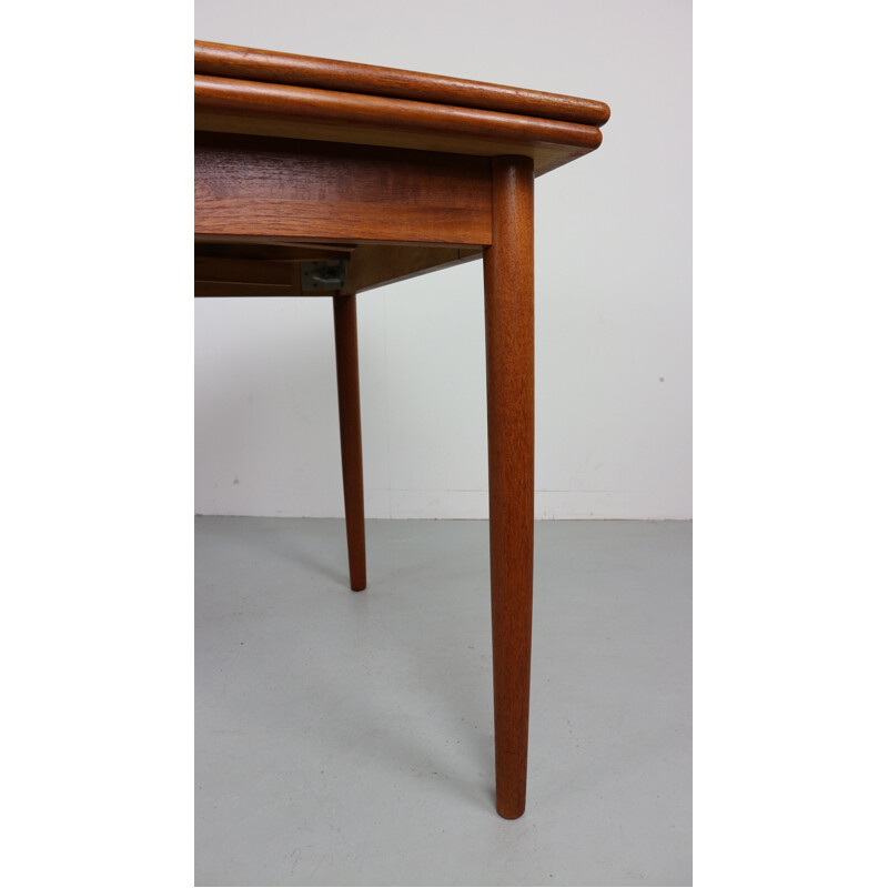 Vintage Danish extendable dining table in teak