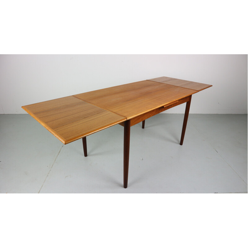 Vintage Danish extendable dining table in teak