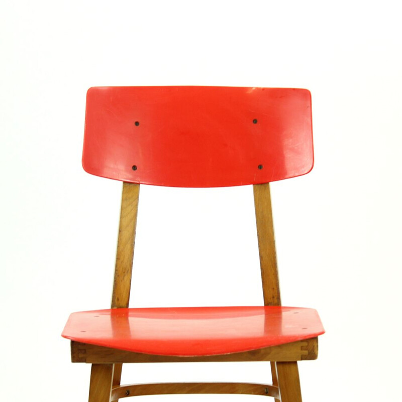 Vintage stoel van rood beukenhout en kunststof