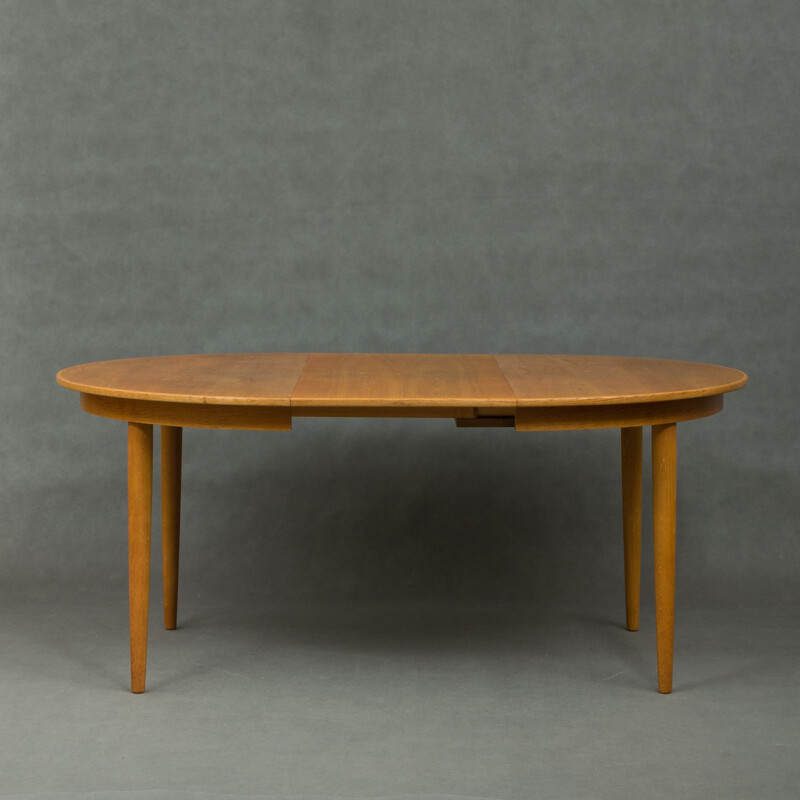 Vintage Danish extendable table in oak