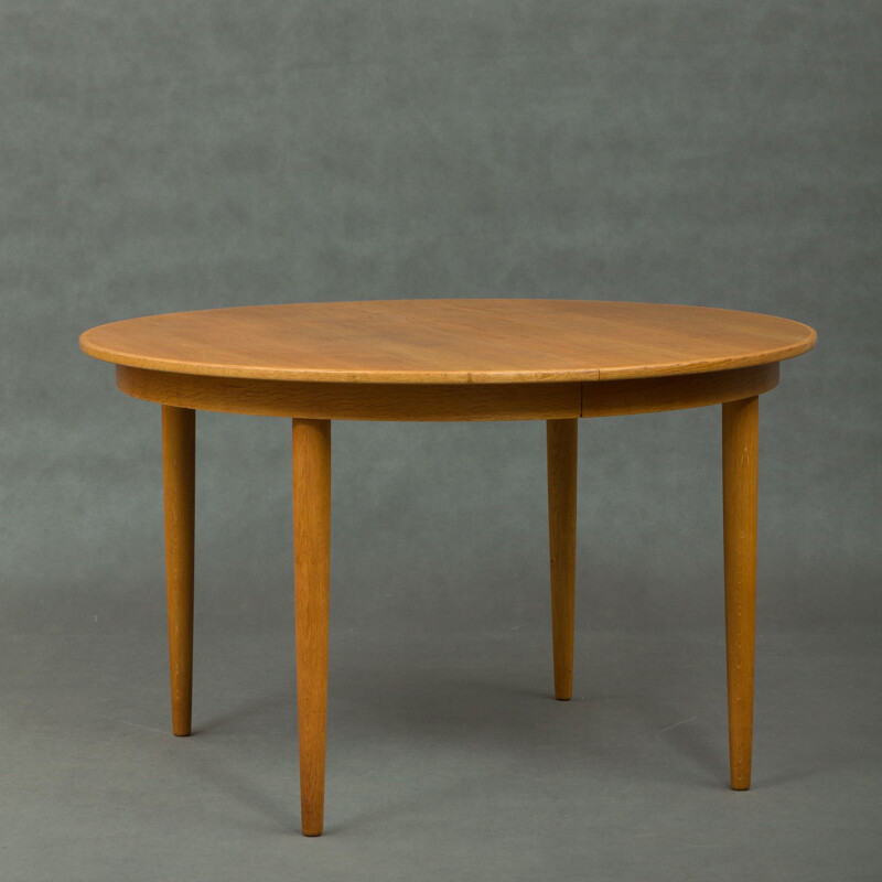 Vintage Danish extendable table in oak