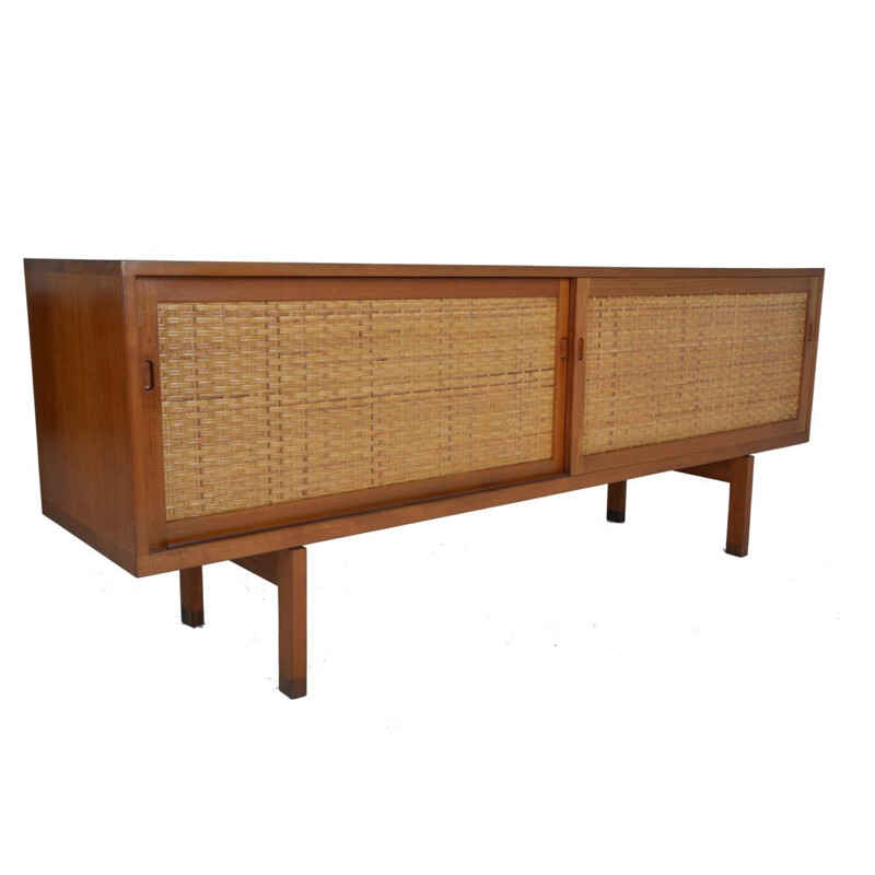 Enfilade vintage en teck et rotin par Hans Wegner pour Ry Mobler