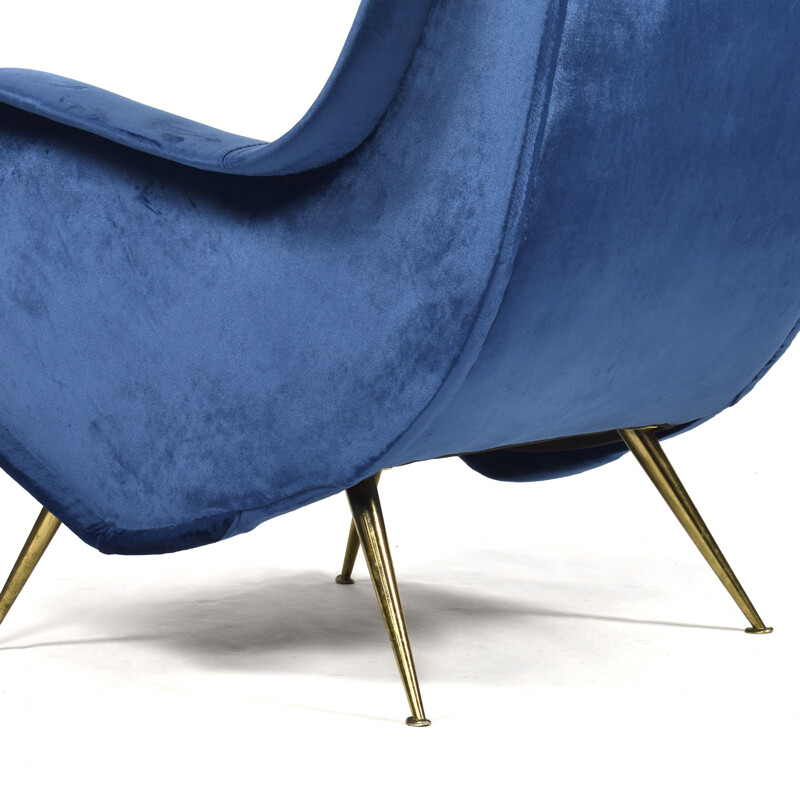 Blauw fluwelen fauteuil van Aldo Marbelli