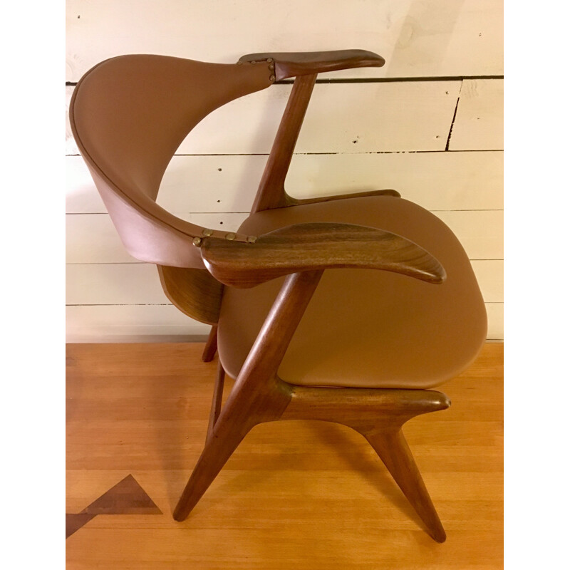 Vintage chair cowhorn in teak and leather by Louis van Teeffellen