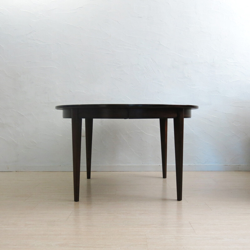 Extendable dining table in rosewood, Gunni OMANN - 1960s