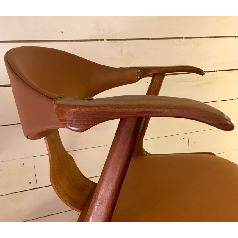 Chaise vintage cowhorn en teck et cuir par Louis van Teeffellen