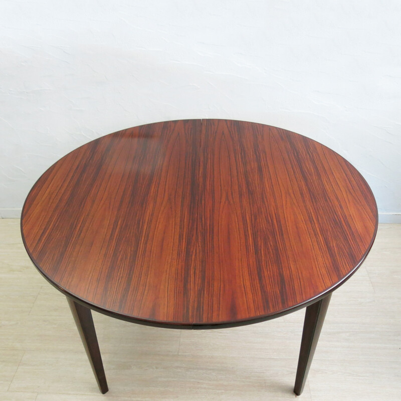 Extendable dining table in rosewood, Gunni OMANN - 1960s