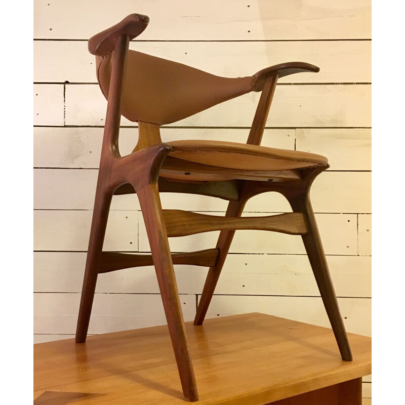 Vintage chair cowhorn in teak and leather by Louis van Teeffellen