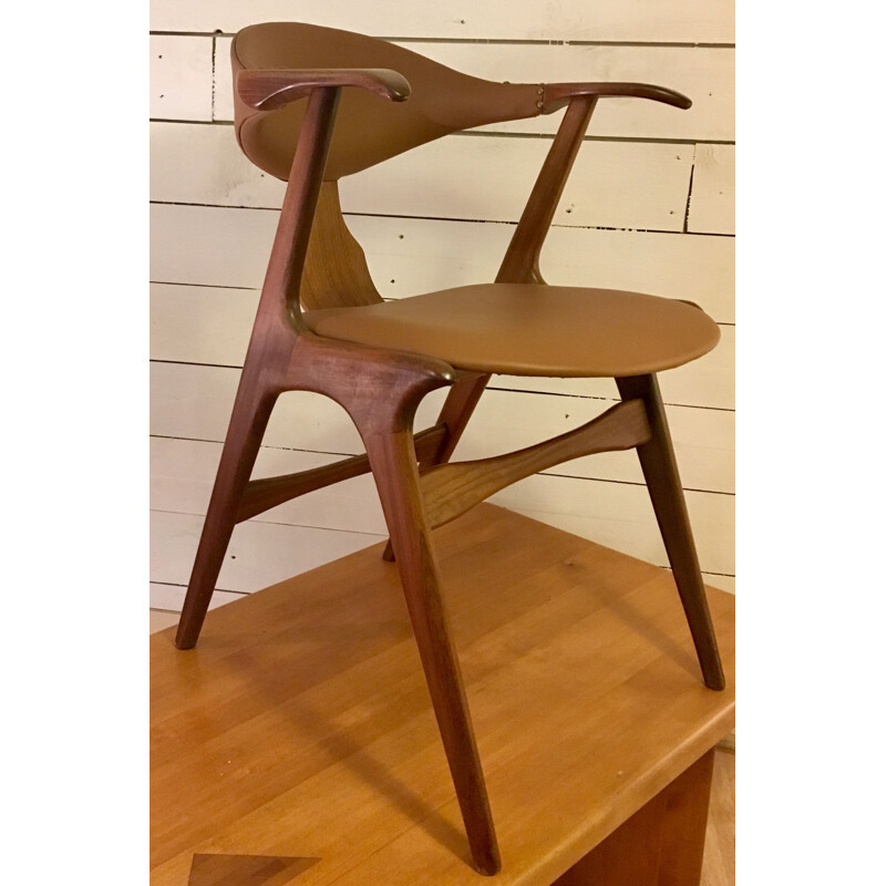 Vintage chair cowhorn in teak and leather by Louis van Teeffellen