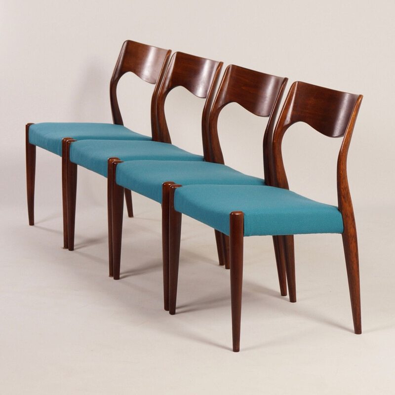 Set of 4 vintage chairs in rosewood, scandinavian style