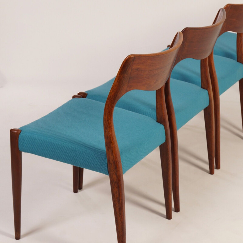 Set of 4 vintage chairs in rosewood, scandinavian style