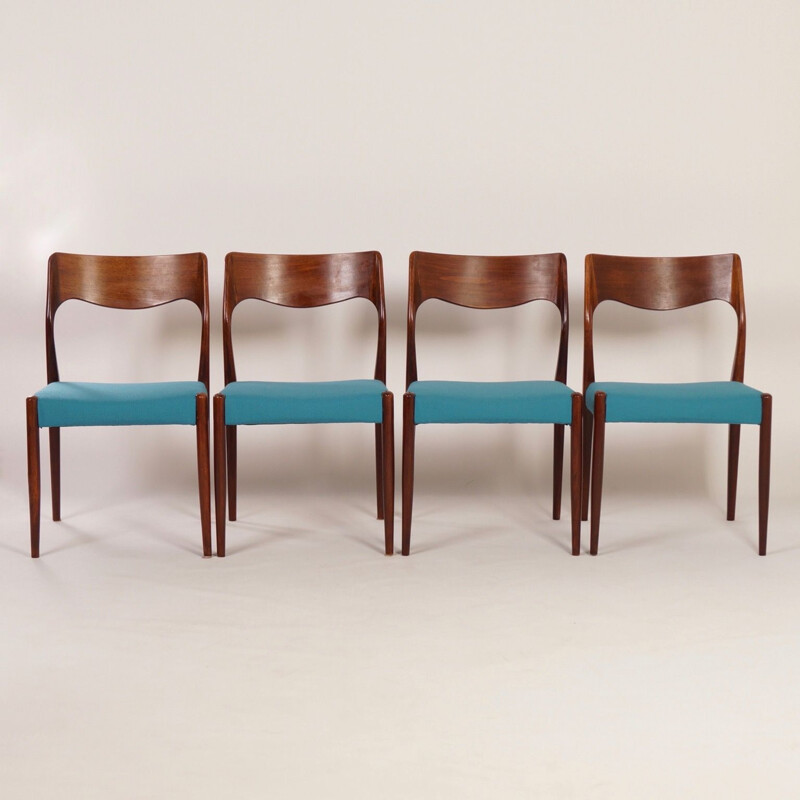Set of 4 vintage chairs in rosewood, scandinavian style
