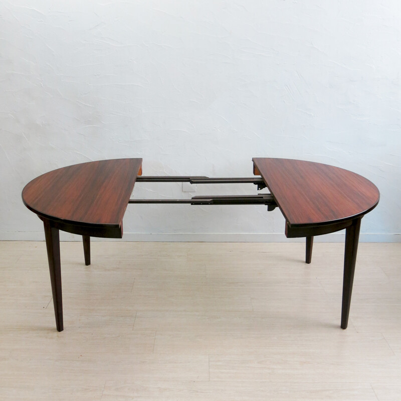 Extendable dining table in rosewood, Gunni OMANN - 1960s