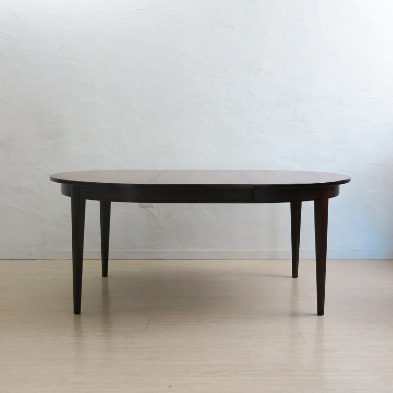 Extendable dining table in rosewood, Gunni OMANN - 1960s