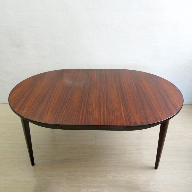 Extendable dining table in rosewood, Gunni OMANN - 1960s