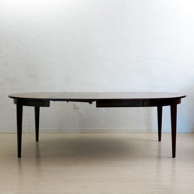 Extendable dining table in rosewood, Gunni OMANN - 1960s