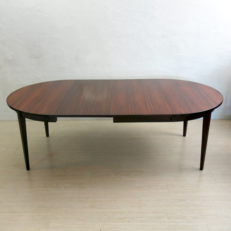 Extendable dining table in rosewood, Gunni OMANN - 1960s