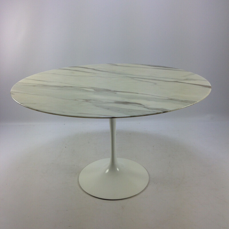 Vintage table in marble by Eero Saarinen for Knoll International