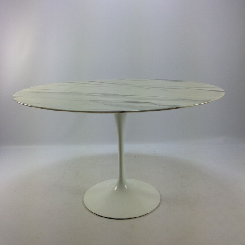 Vintage table in marble by Eero Saarinen for Knoll International