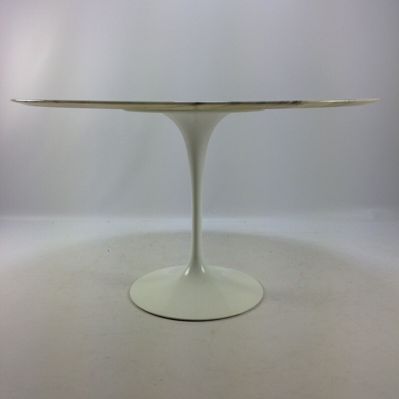 Vintage table in marble by Eero Saarinen for Knoll International
