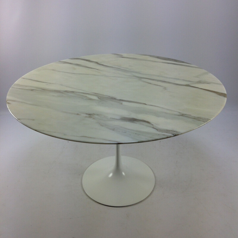 Vintage table in marble by Eero Saarinen for Knoll International