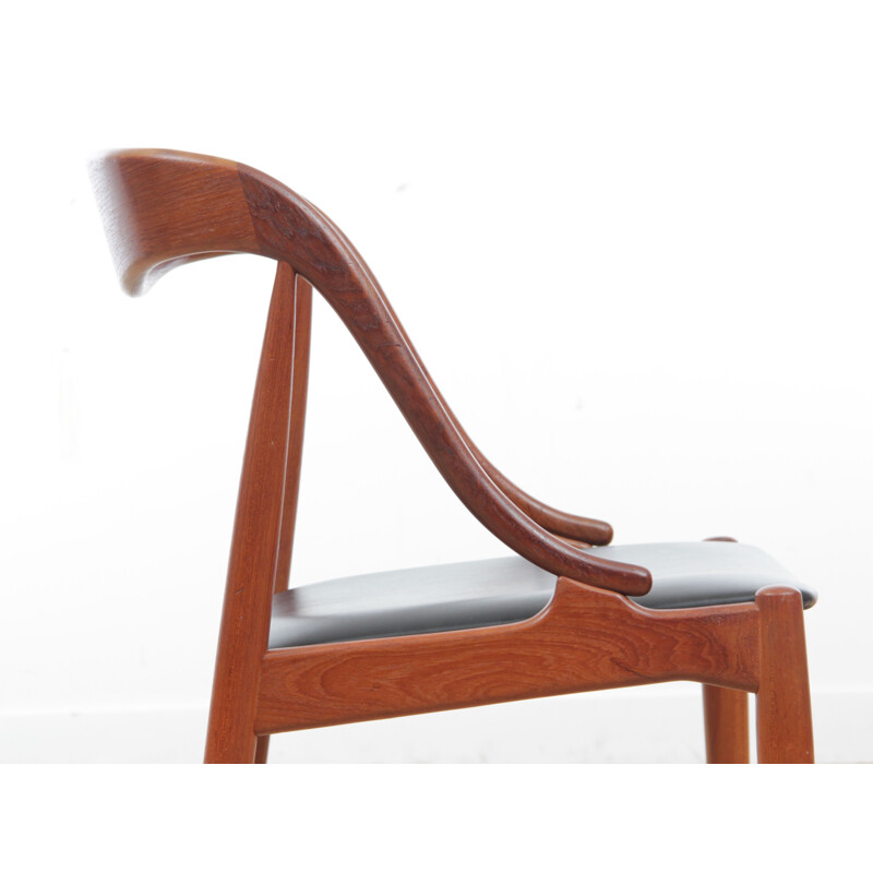 Suite de 6 chaises en teck par Johannes Andersen