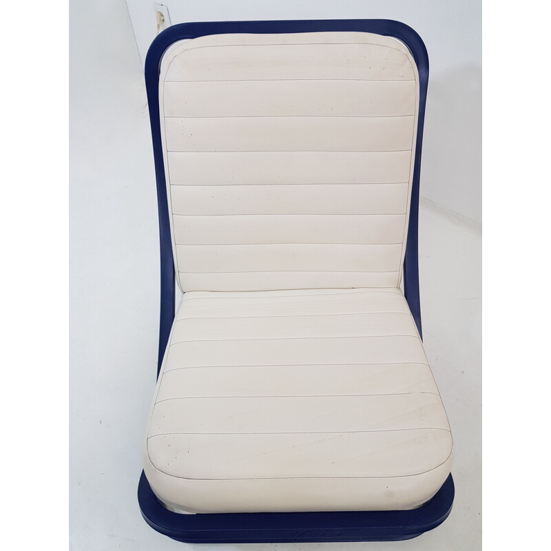 Pair of white lounge chairs in leatherette
