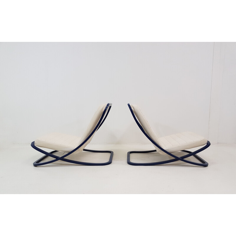 Pair of white lounge chairs in leatherette