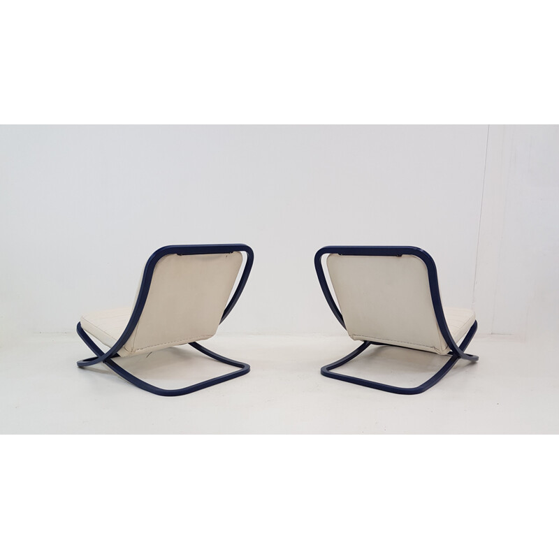 Pair of white lounge chairs in leatherette