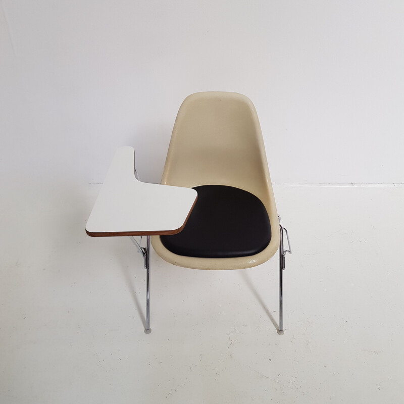 Chaise d'université vintage par Eames pour Vitra
