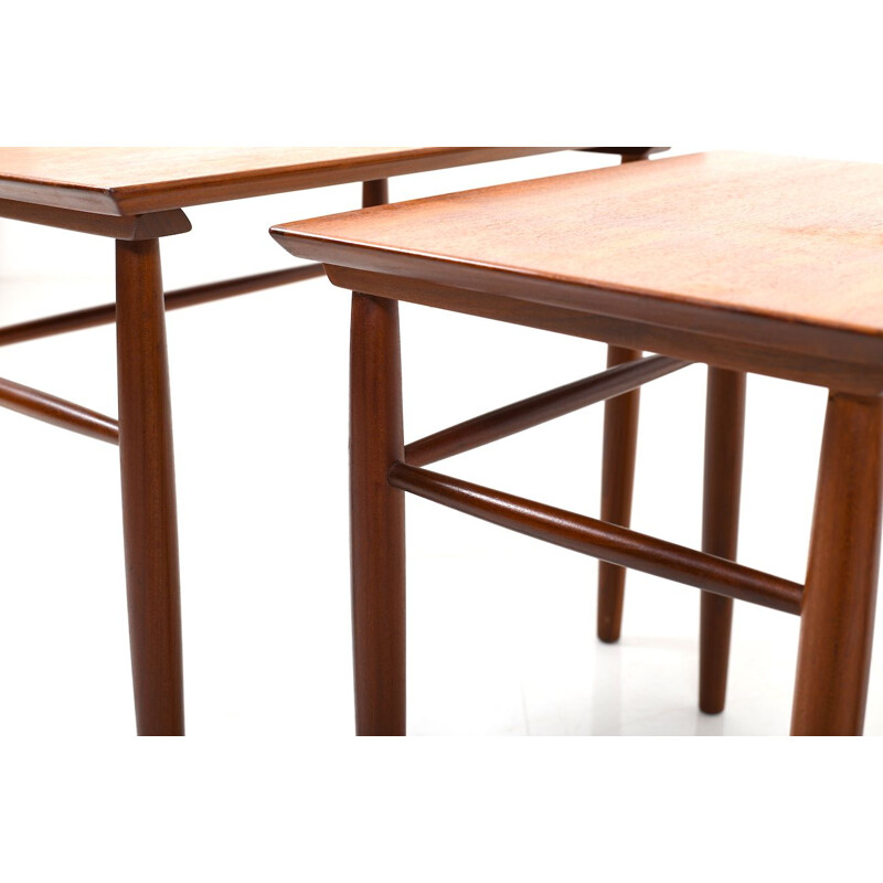 Set of vintage nesting tables in teak