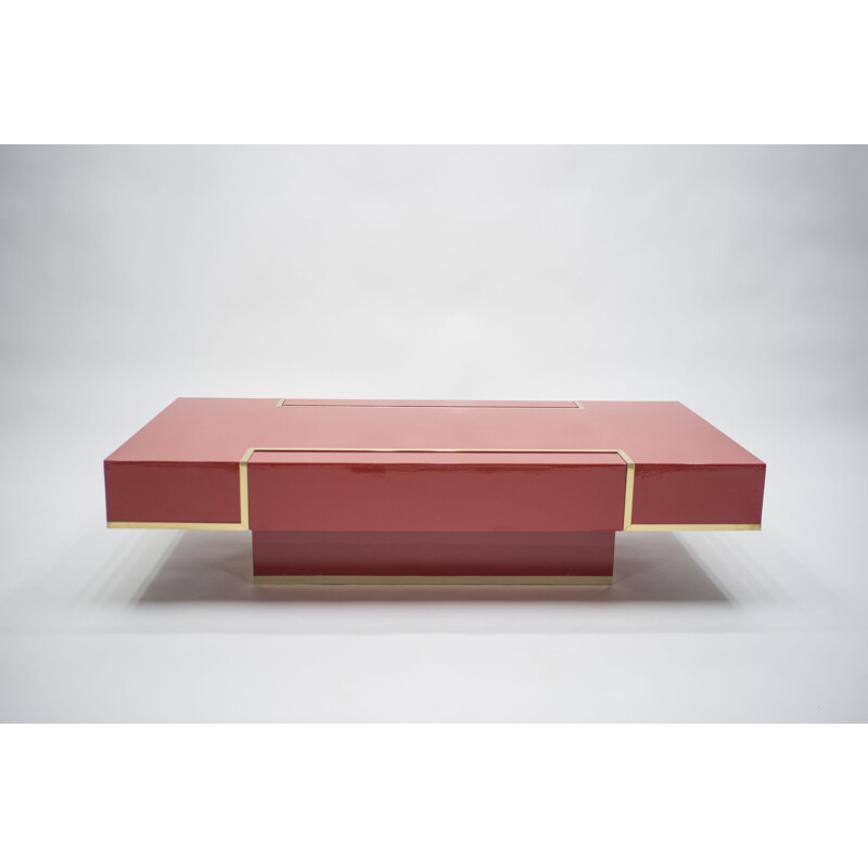 Table basse rouge en laiton par Jean-Claude Mahey